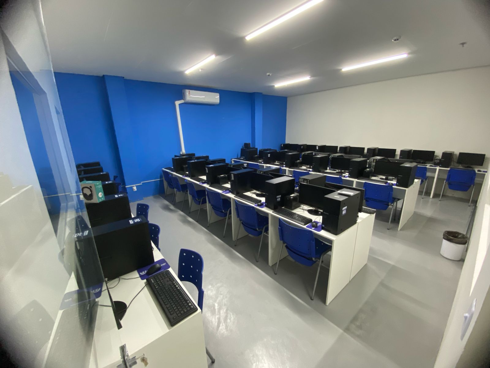 LAB Informática 37 CPUs